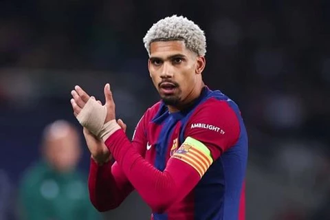 لتعويض فان دايك.. ليفربول يستهدف ضم أراوخو